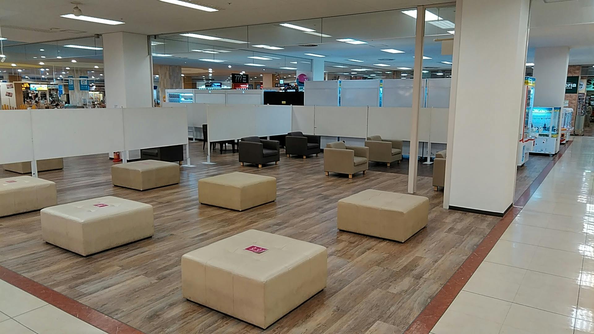 【イオン豊橋南SC】各種プロモーションや物販、食物販のポップアップストアに最適なフードコート横Bスペース