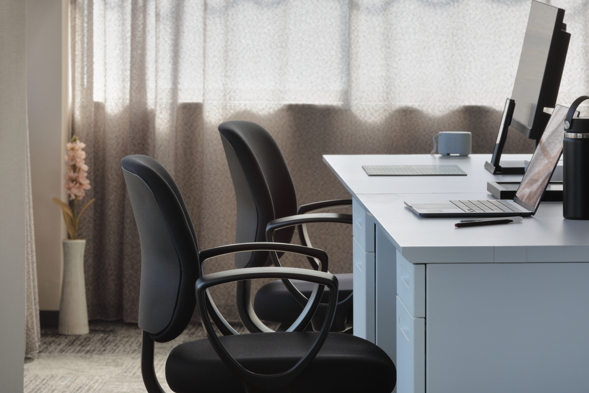 【蓮沼駅2分】スペース10（シンプルなデザインのオフィスデスク＆チェア。様々なイメージに演出可能です）