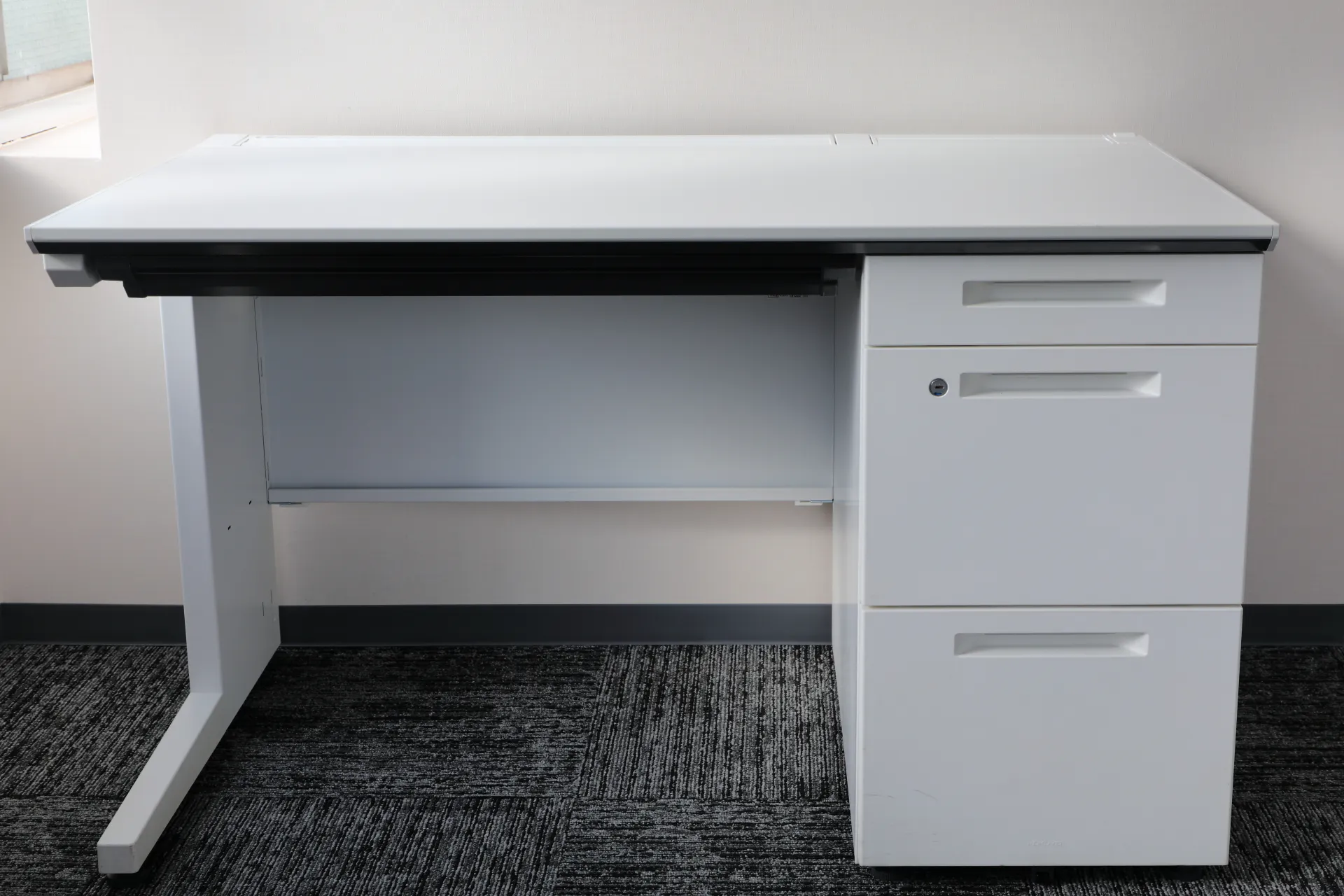 【蓮沼駅2分】やわらかな自然光と白基調の清潔空間が魅力のオフィス撮影向け一棟ロケ地