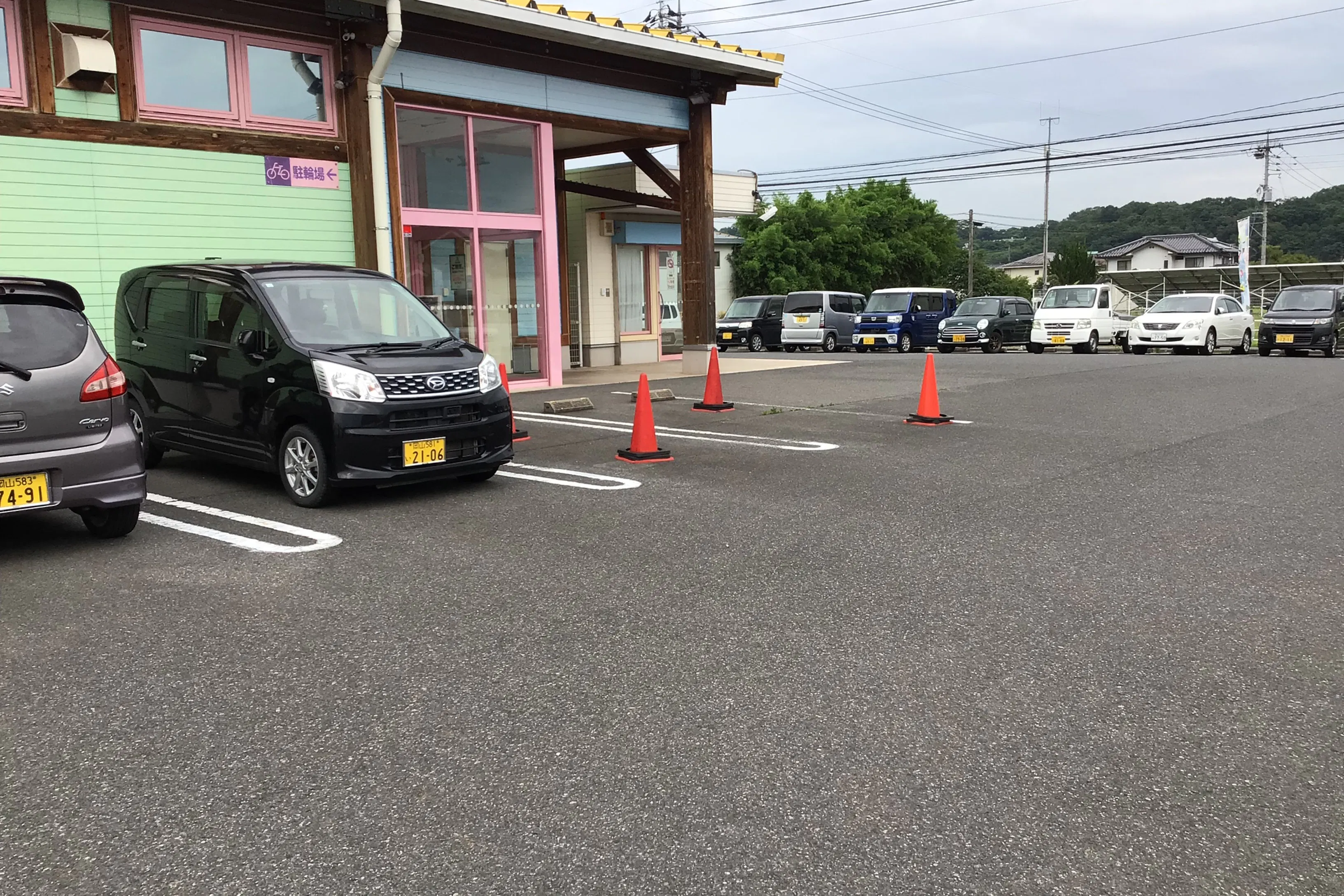 【ダイナム岡山津山店ゆったり館】キッチンカーに最適なアミューズメント施設のイベントスペース(カウンター側)