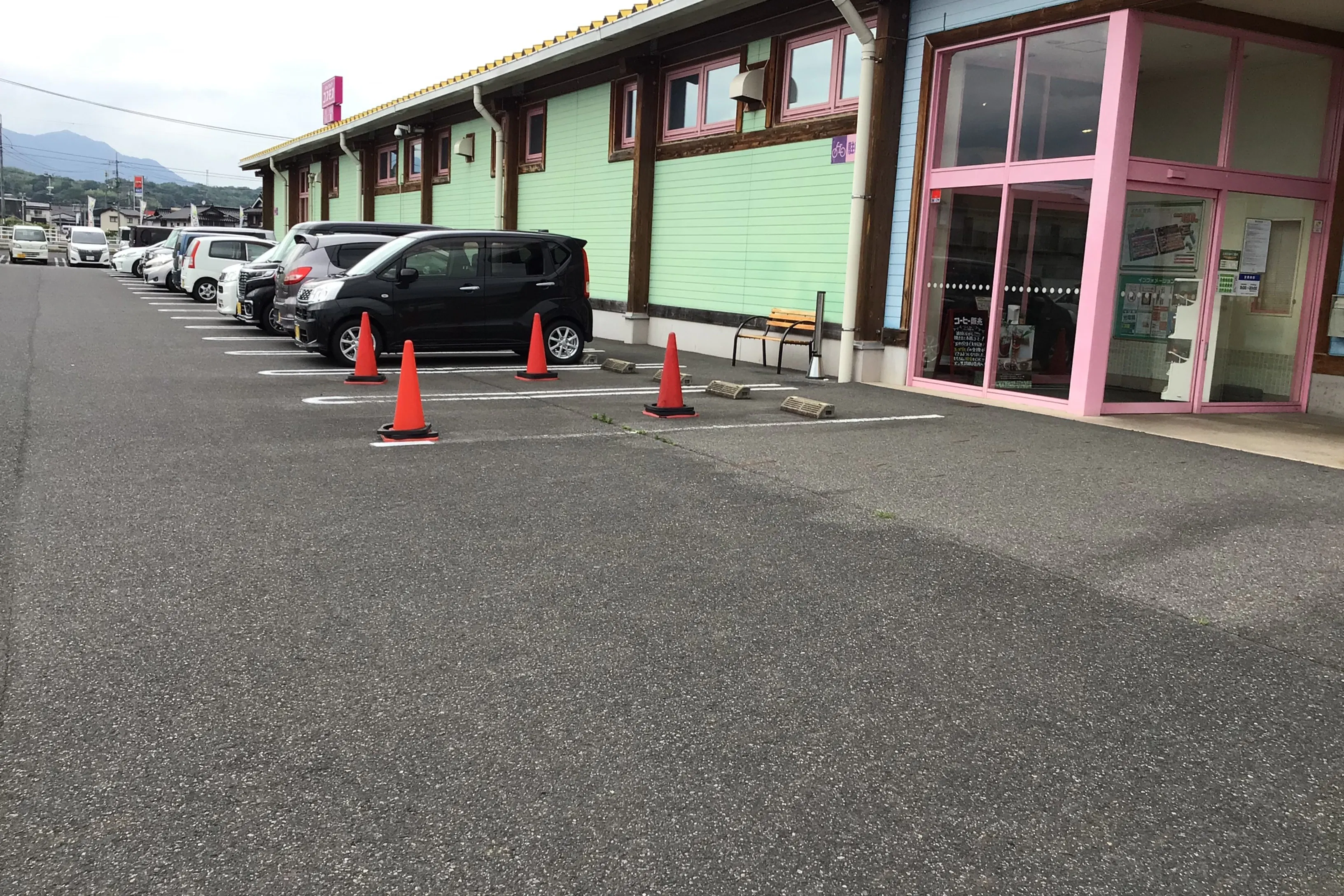 【ダイナム岡山津山店ゆったり館】キッチンカーに最適なアミューズメント施設のイベントスペース(カウンター側)