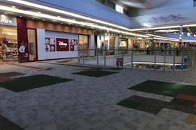 【イオンモール羽生】ディズニーストア前ブリッジ