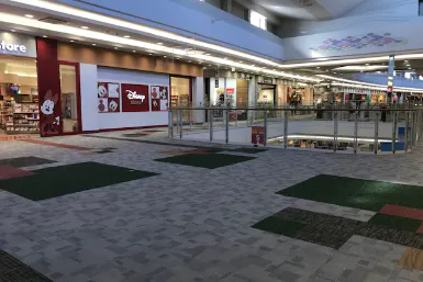 【イオンモール羽生】ディズニーストア前ブリッジ