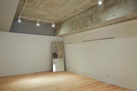 【渋谷駅7分/明治神宮前駅8分】室内ポップアップ|クリスマス🎄お正月🎍撮影に|洗練されたハウススタジオ..゚・*自然光有。シンプルな内装🌱原宿/渋谷/神南