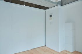 【渋谷駅7分/明治神宮前駅8分】室内ポップアップ|クリスマス🎄お正月🎍撮影に|洗練されたハウススタジオ..゚・*自然光有。シンプルな内装🌱原宿/渋谷/神南