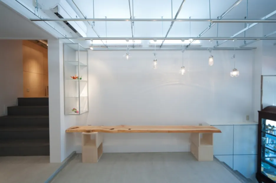 【四条大宮駅8分/1F】個展やポップアップストアに適したL字型のギャラリー