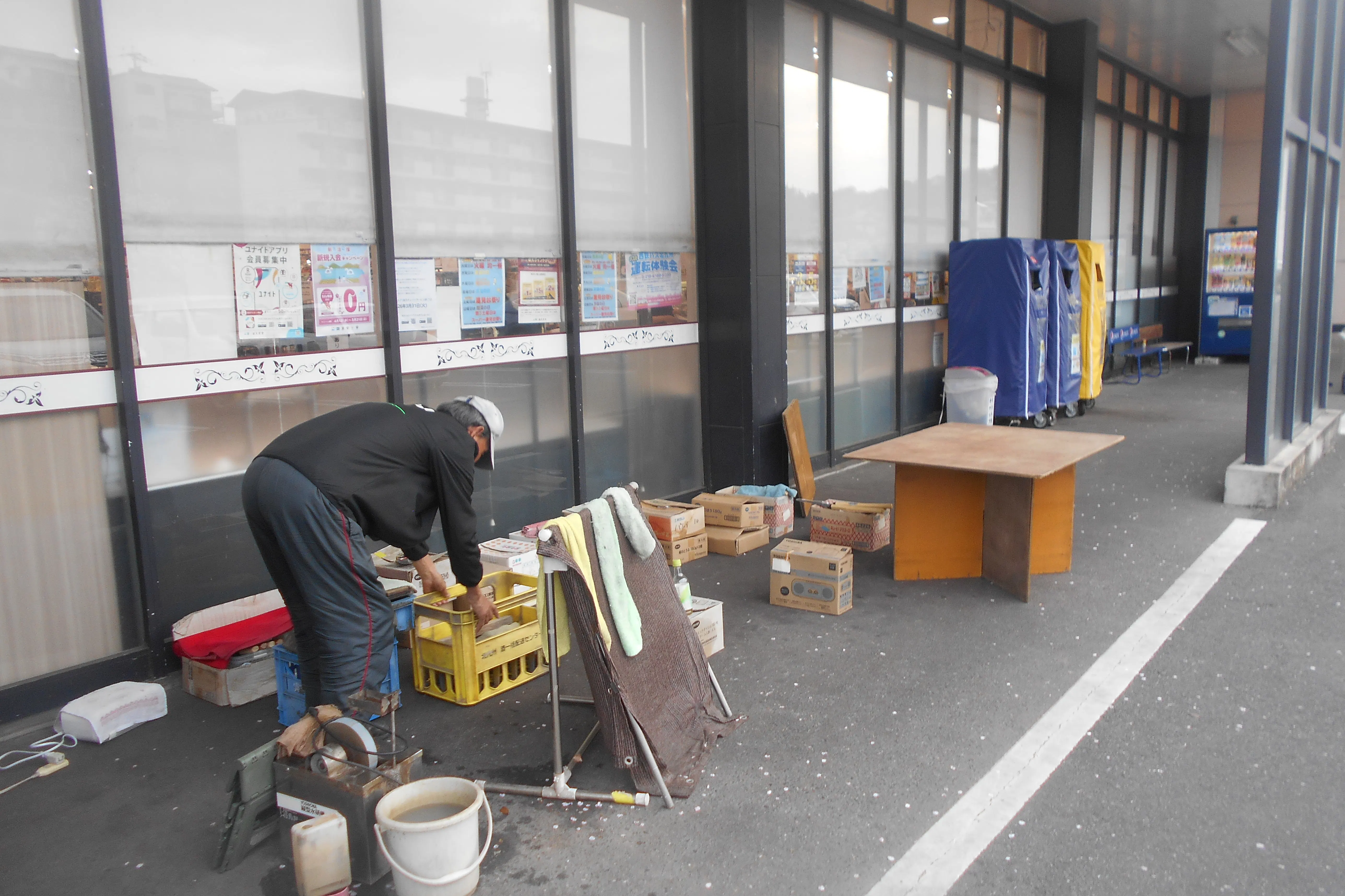 【スピナ鷹見台店】自販機側 販促プロモーションや物販に最適なスーパー屋外催事イベントスペース