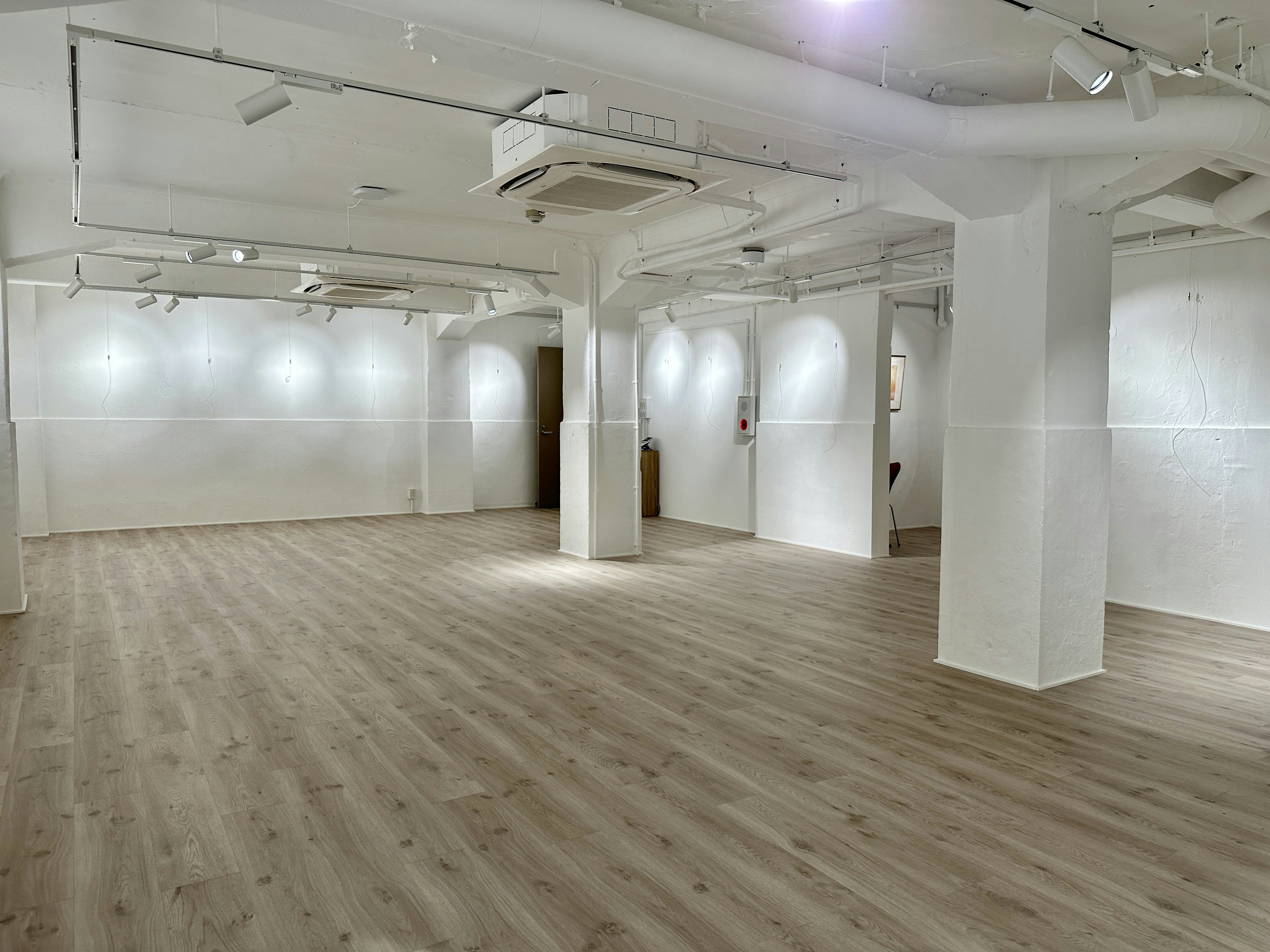 【東銀座駅2分／銀座駅5分】アート展示や商品展示会に最適な白を基調としたギャラリースペース