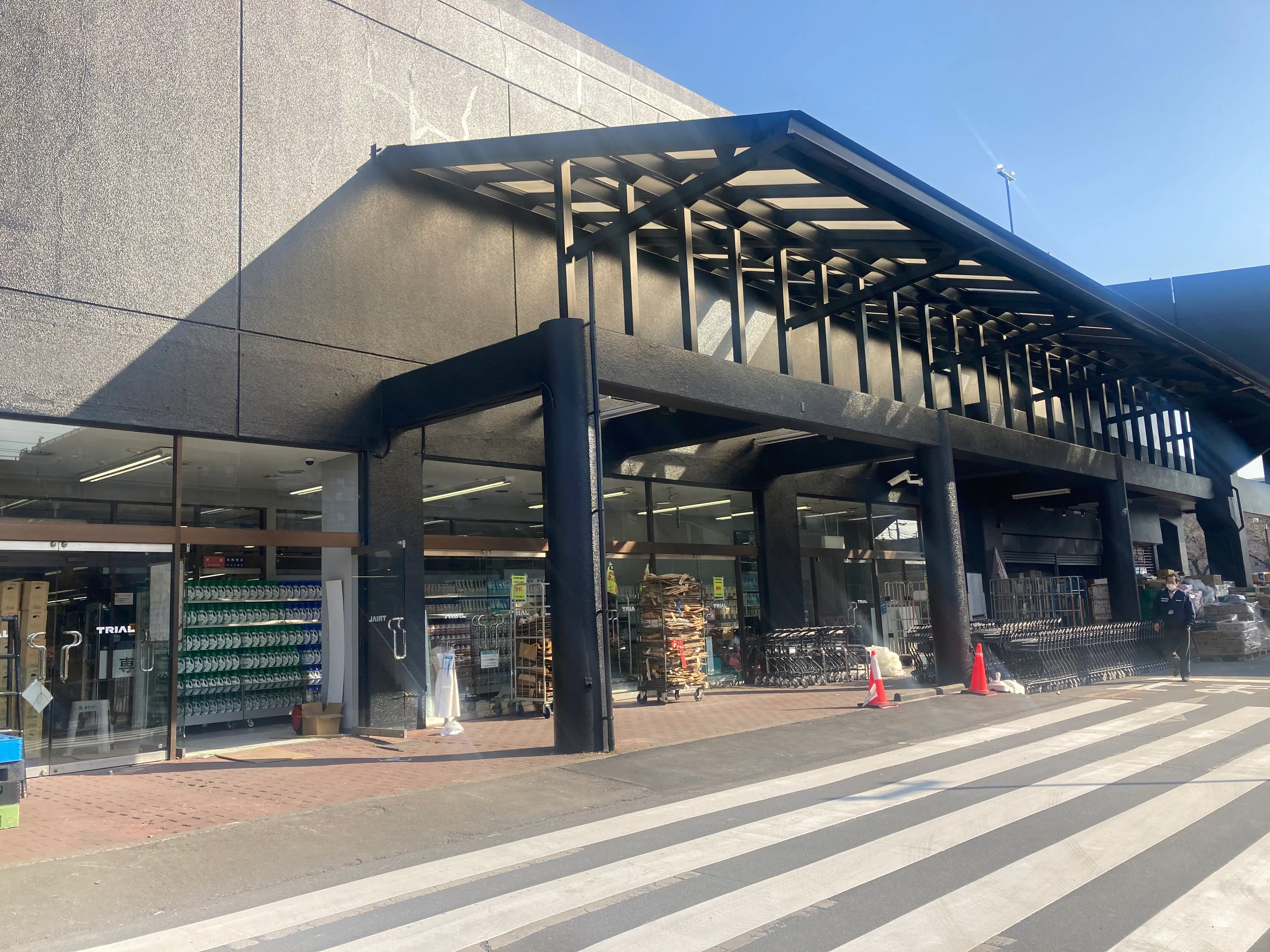 【メガセンタートライアル宇都宮店】ポップアップストアや販売促進活動に最適な通行客の多い1階西側入口イベントスペース【買取催事不可】