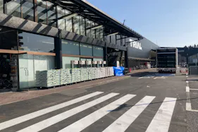 【メガセンタートライアル宇都宮店】【買取・ウォーターサーバー・通信 不可】西側入口イベントスペース