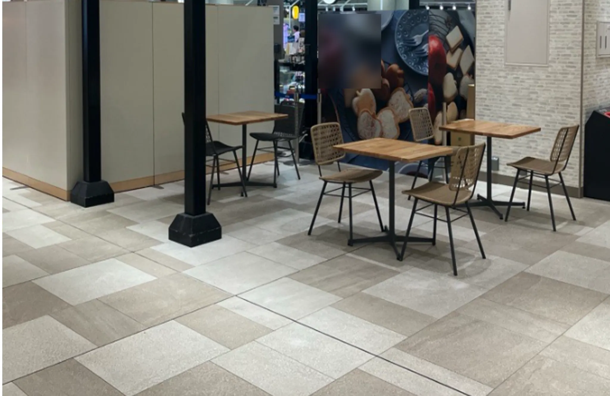 【ららぽーと福岡】1階 フォレストパークエントランス前