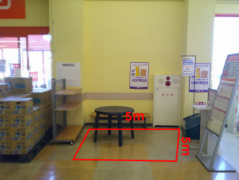 【ザ・ビッグ能代高塙店】店舗入口脇（中） 販促プロモーションに最適なスーパー店内催事イベントスペース
