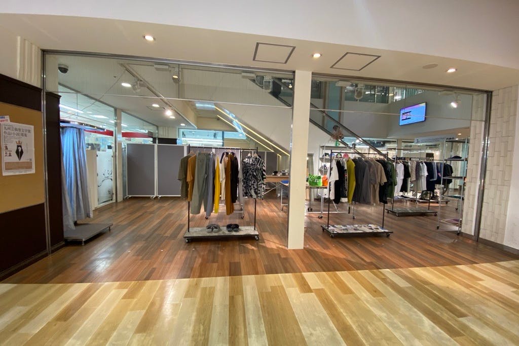 【アミュプラザ長崎】3F アパレル、雑貨などの販売に最適!エスカレーター横の人通りの多いイベントスペース