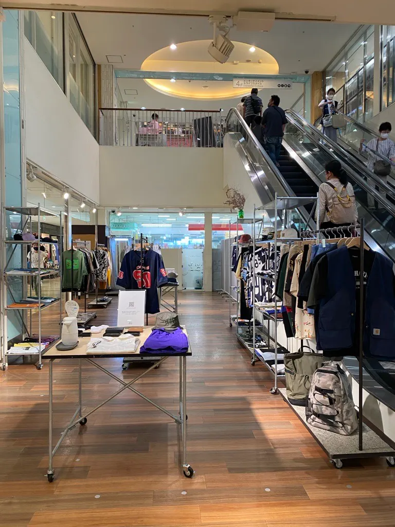 【アミュプラザ長崎】3F アパレル、雑貨などの販売に最適！エスカレーター横の人通りの多いイベントスペースの画像