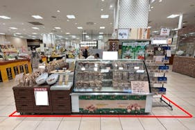 【マルイファミリー志木】1階 カレンダリウムF15【食・物販】店内入口正面の好立地 スイーツ・惣菜 食物販に最適なスペースです。