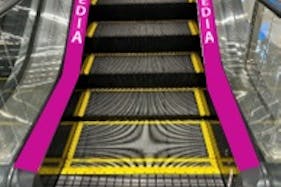 【イオンモール新利府】モール内広告 エスカレーター