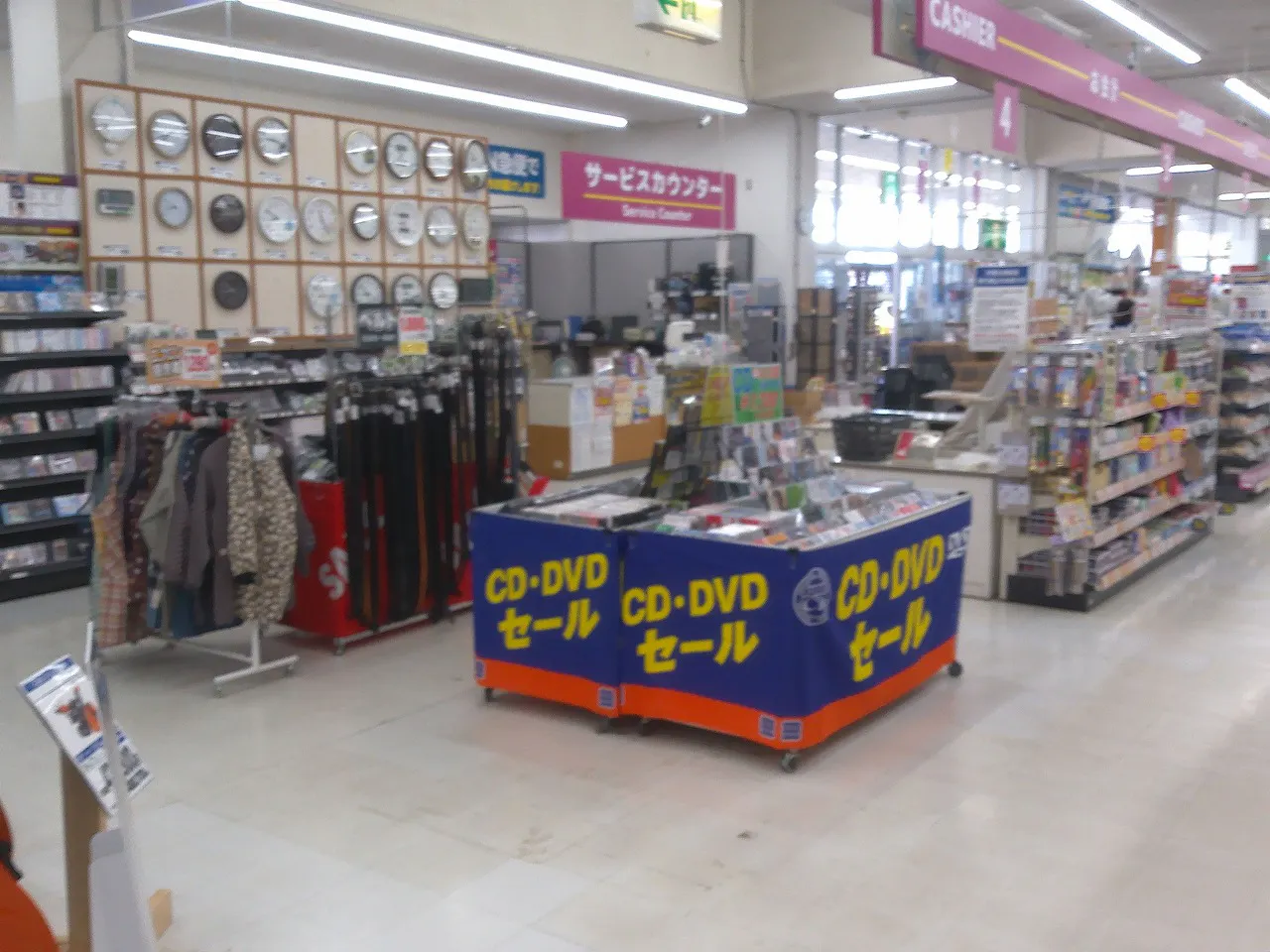 【サンデー寒河江店】レジ後方　食物販やプロモーション等の出店に最適なホームセンター店内のイベントスペース