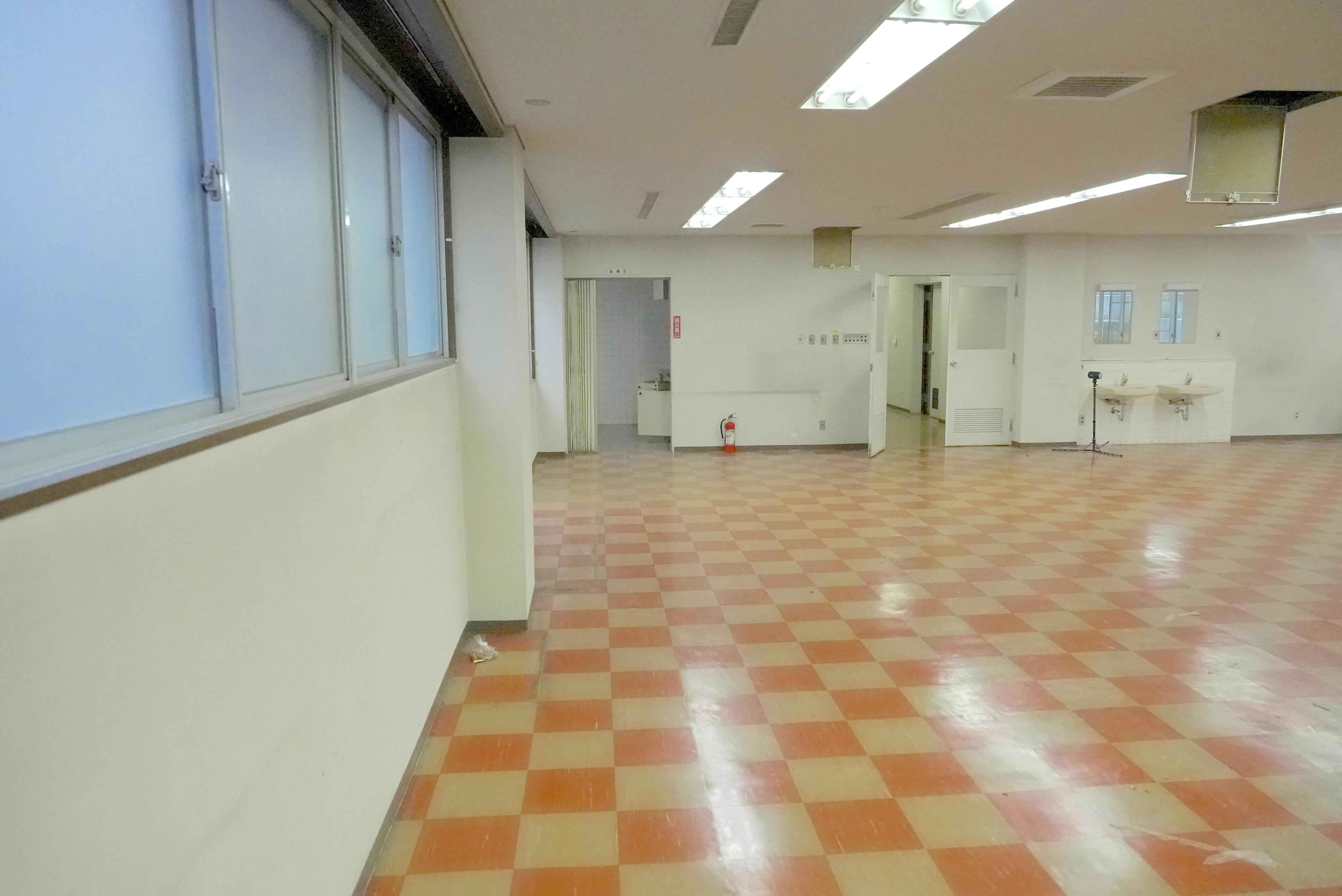 【飯田橋駅2分】撮影やイベントに最適な学校跡地のレンタルスペース（食堂1F）