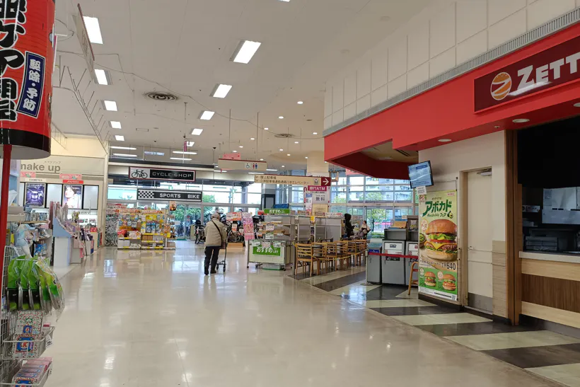 【イオン仙台幸町】東側出入口付近 販促プロモーションや物販に最適なスーパー店内催事イベントスペース