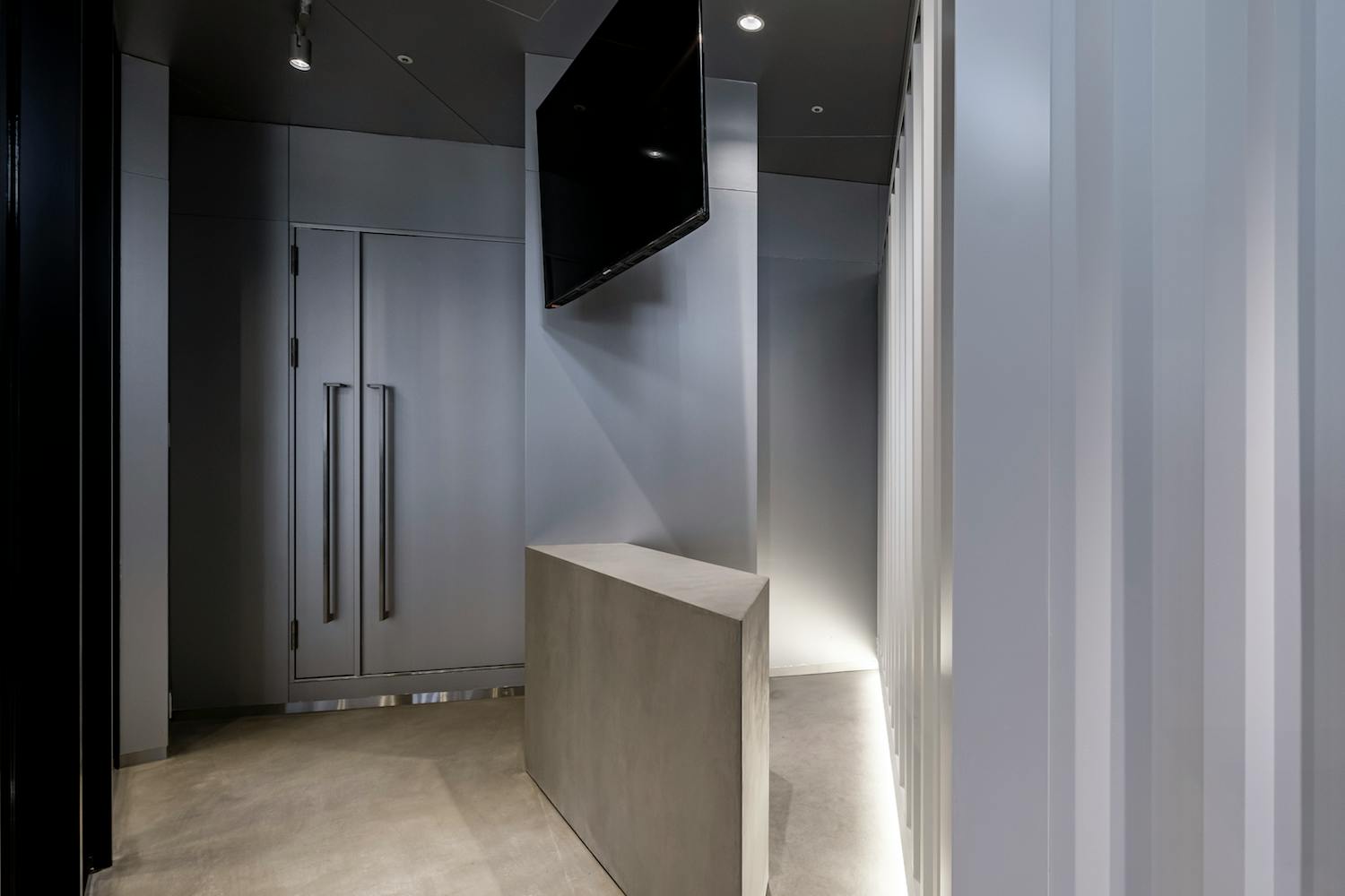 【渋谷駅2分】ポップアップストアや展示会に最適、宮下パーク内の白基調のスタジオ