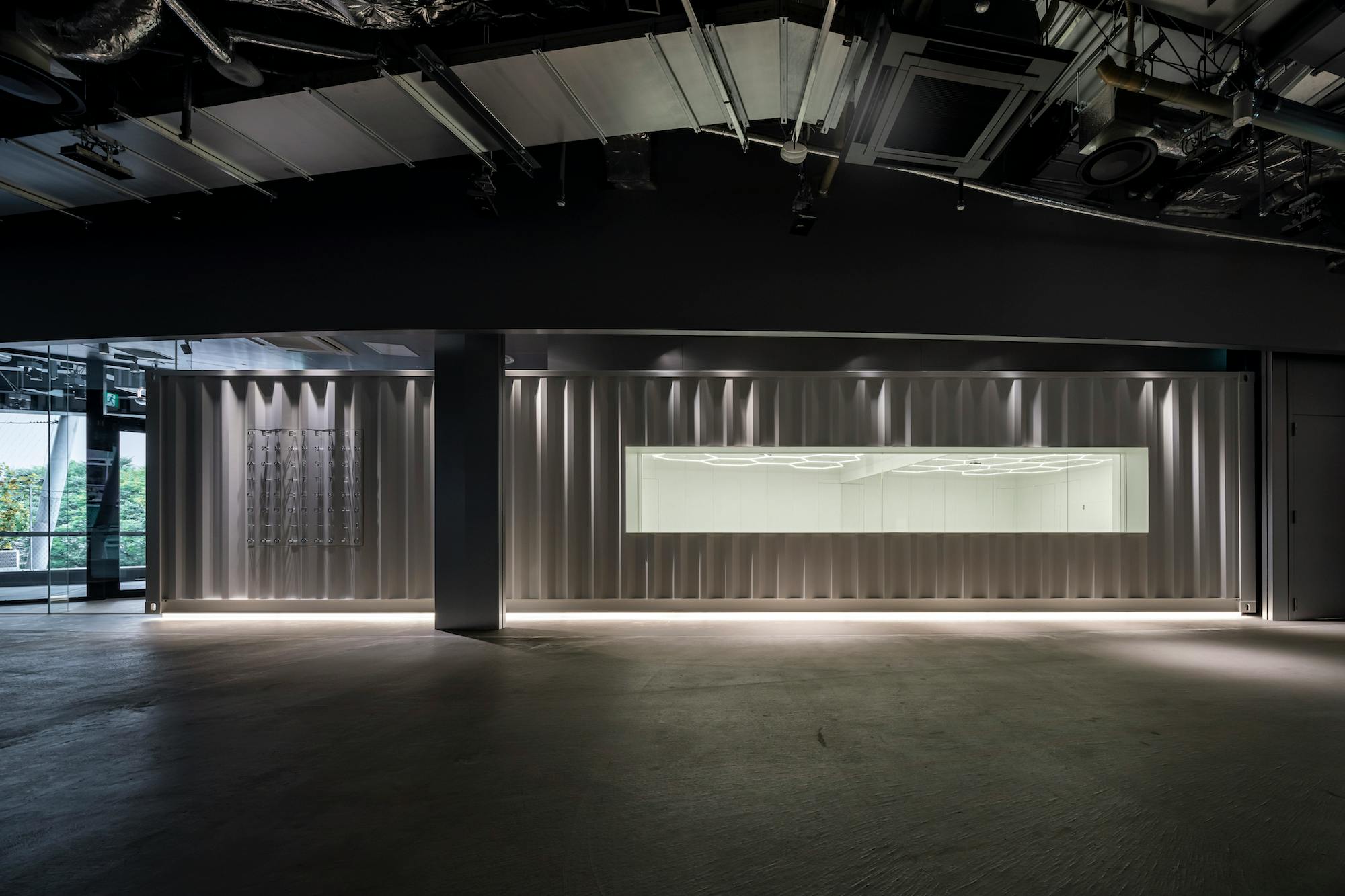 【渋谷駅2分】ポップアップストアや展示会に最適、宮下パーク内の白基調のスタジオ