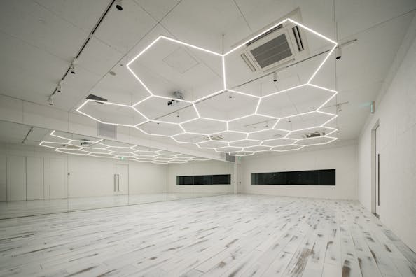 【渋谷駅2分】ポップアップストアや展示会に最適、宮下パーク内の白基調のスタジオ