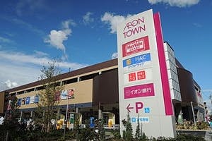 【イオンタウン名西(A イベント広場)】音楽イベントや大型PRイベントに適した、正面通路に位置する大型イベントスペース