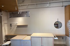 【松陰神社駅1分】ポップアップストアや食物販に最適な什器や備品が充実した路面スペース