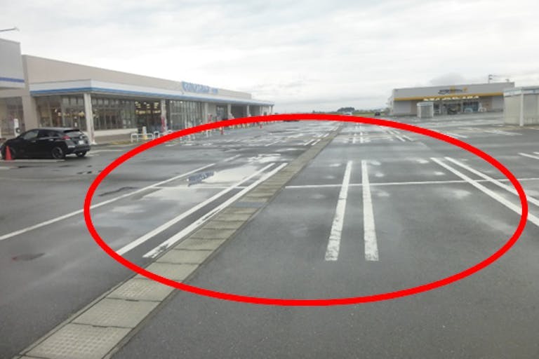 【サンデー河北谷地店】屋外駐車場 キッチンカーの出店に最適なホームセンター内駐車場の屋外イベントスペースの画像2