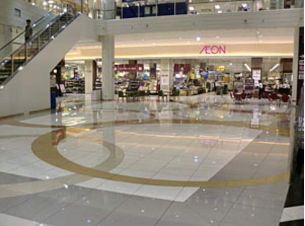 【イオンモール甲府昭和】さくら広場