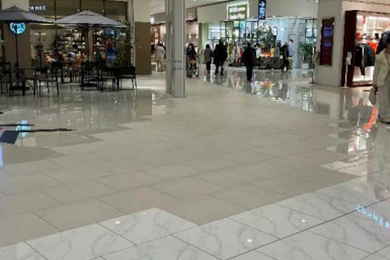 【イオンモール白山】モール内広告 床ステッカー(スターバックス前)の画像1