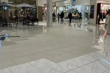 【イオンモール白山】モール内広告 床ステッカー(スターバックス前)