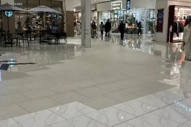 【イオンモール白山】モール内広告 床ステッカー(スターバックス前)