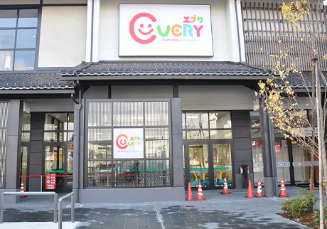 【エブリフレスポ店】物販や販促プロモーションに最適な入口近くの風除室スペース