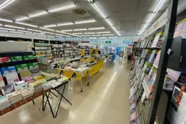 【フタバ図書TSUTAYA三次店】食物販やプロモーションに最適な店舗入口前のイベントスペース