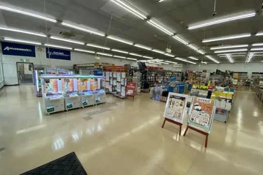 【フタバ図書TSUTAYA三次店】食物販やプロモーションに最適な店舗入口前のイベントスペース