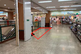 【イオン下田店】エスカレーター横 販促プロモーションに最適なスーパー店内催事イベントスペース