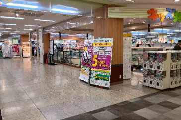 【イオン下田店】エスカレーター横 販促プロモーションに最適なスーパー店内催事イベントスペース