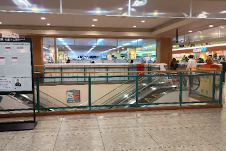 【イオン下田店】エスカレーター横 販促プロモーションに最適なスーパー店内催事イベントスペースの画像3