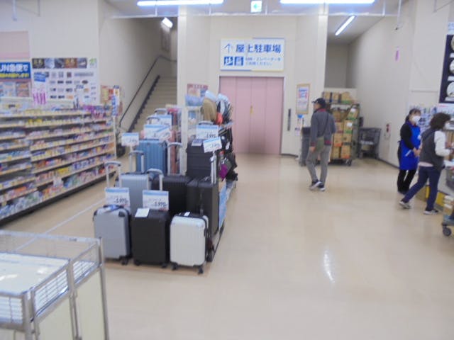 【サンデー青森浜田店】レジ横スペース　食物販やプロモーション等の出店に最適なホームセンター店内のイベントスペース