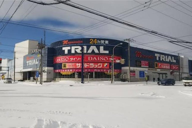 【メガセンタートライアル伏古店】販促プロモーションやポップアップストアに最適なレジアウト「Ⓒスペース」の画像4