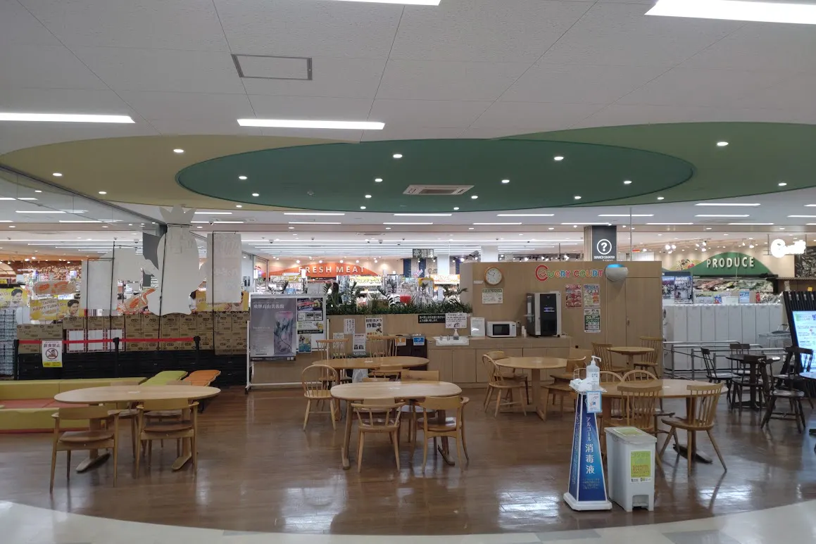 【エブリ東山店】物販や販促プロモーションに最適な入口近くの店内スペース