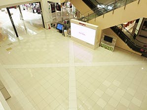 【イオンモール高知】1F　セントラルコートの画像