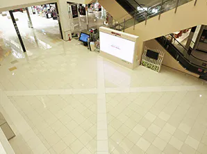 【イオンモール高知】1F　セントラルコート