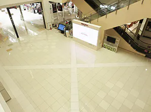 【イオンモール高知】1F　セントラルコート