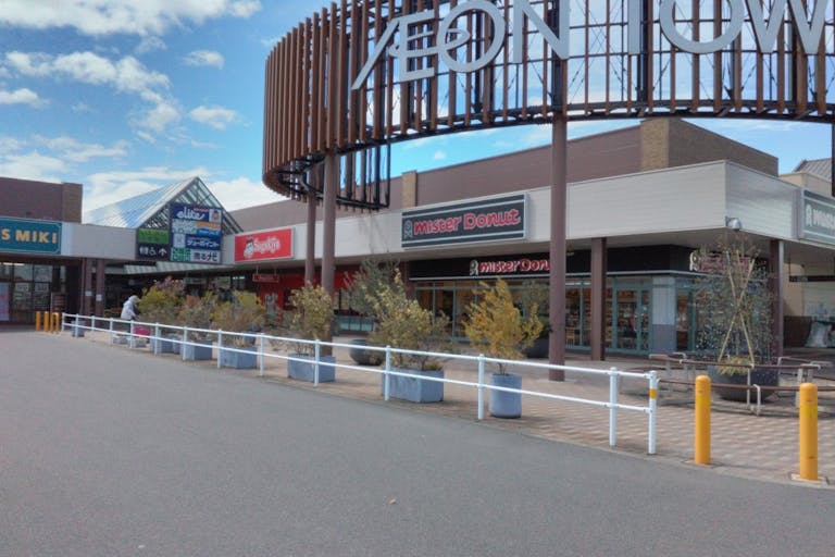 【イオンタウン弥富/アメニティ広場】物販やキッチンカーに最適な商業施設駐車場を目の前にした視認性の良いイベントスペースの画像4