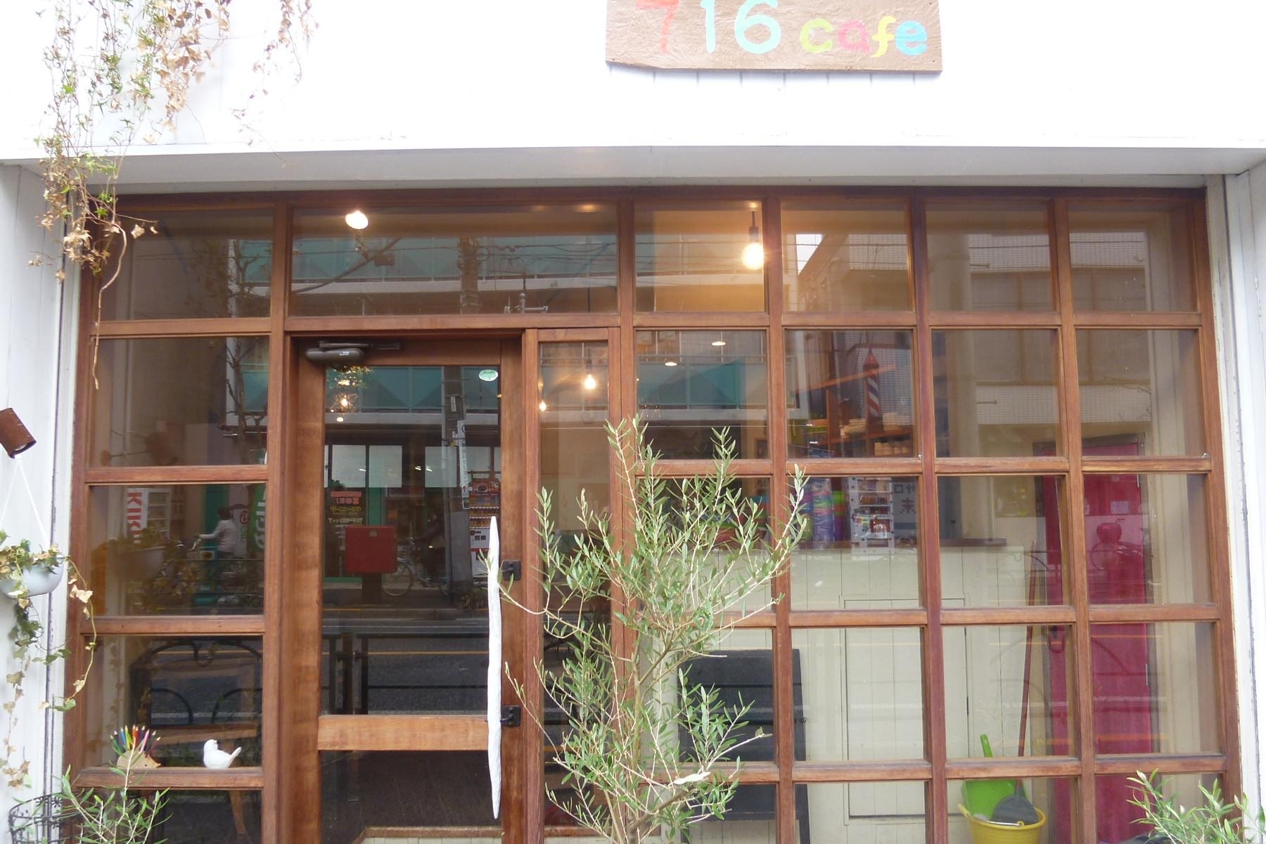 【高円寺駅エリア】駅徒歩9分の場所にあるカフェです。温かみのあるお洒落で可愛い内装です。の画像10