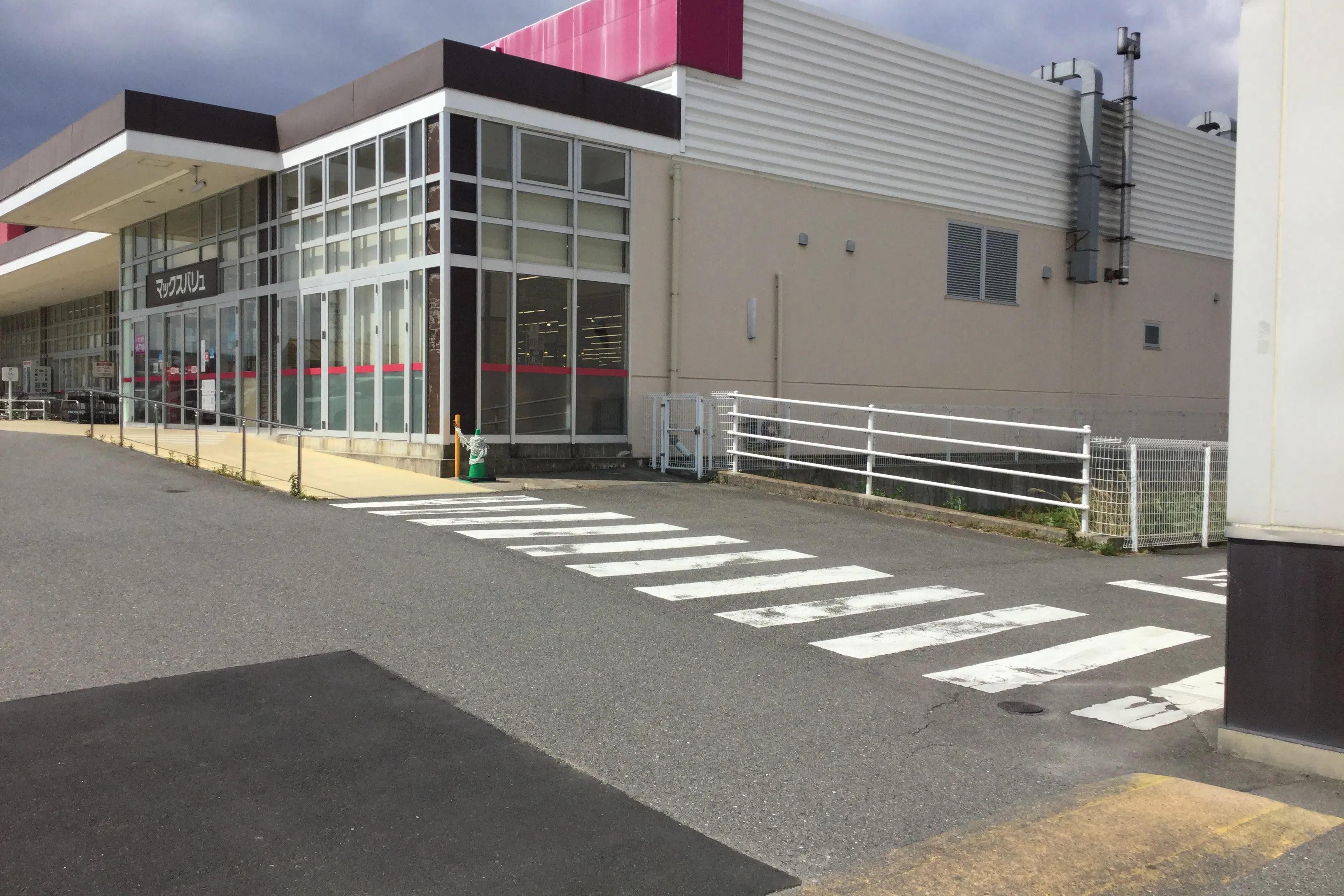 【フレスポ鈴鹿】販促プロモーションやキッチンカー等の物販イベント利用が可能なA棟マックスバリュ横