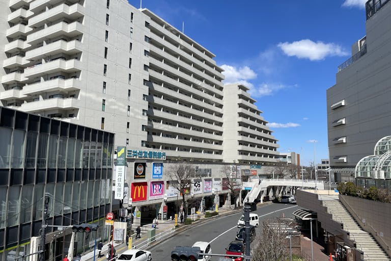 【ザ・スクエア】プロモーションイベントやポップアップストアに最適な複合施設1階のファストフード店付近にあるイベントスペースの画像2