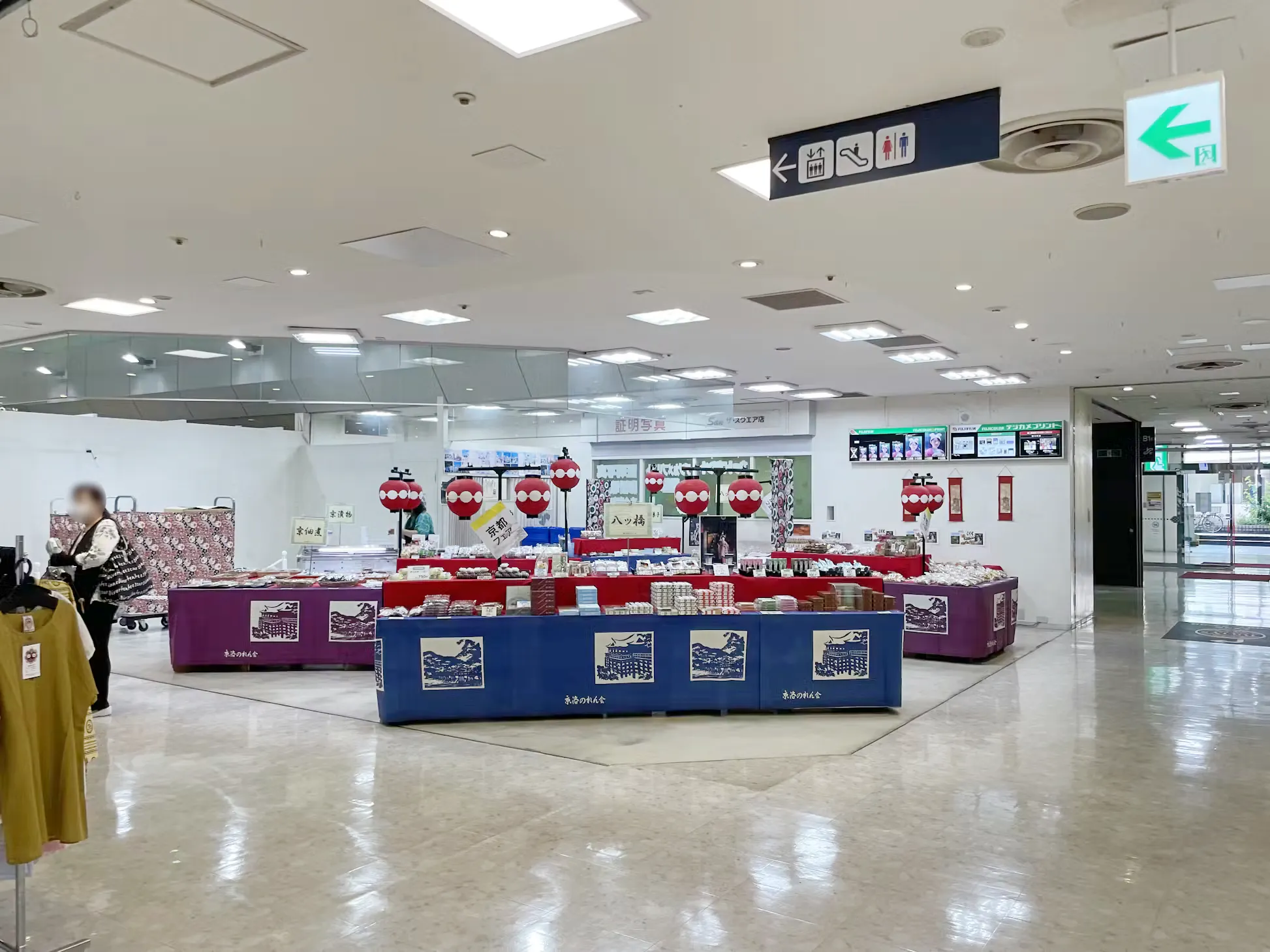 【ザ・スクエア】プロモーションイベントやポップアップストアに最適な複合施設1階のファストフード店付近にあるイベントスペース